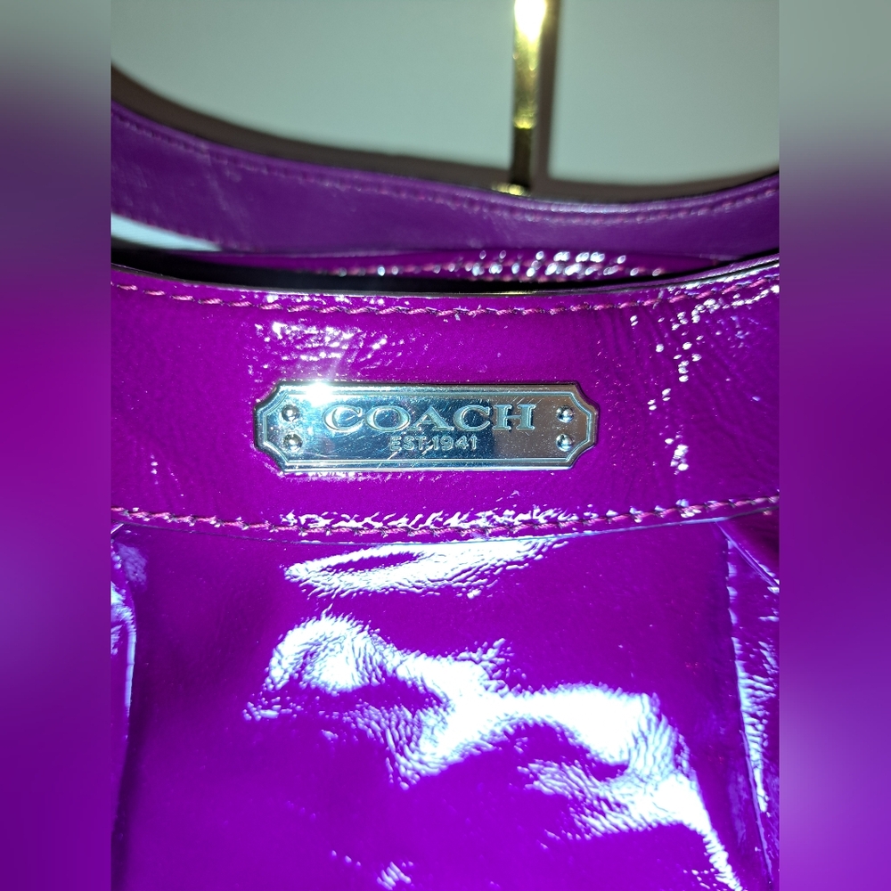 COACH SOHO Patent Leather Hobo In Plum W/Silver Hardware, Y2K - Picture 8 of 16